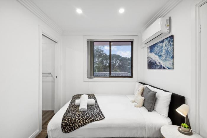 Luxe Double Ensuite Room - Centrally Located at Glenfield