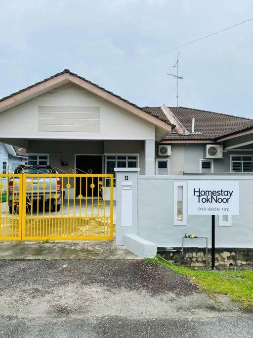 Homestay Tok Noor - Benut