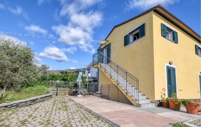 5 Bedroom Stunning Home In Lavagna