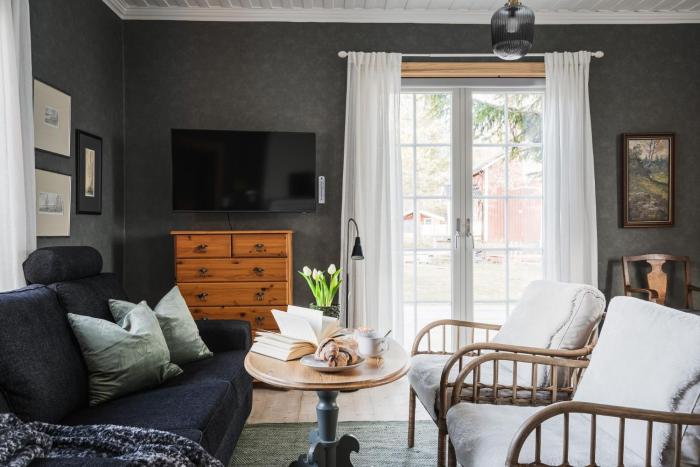 Guestly Homes - 2BR Nordic Cabin with Sauna