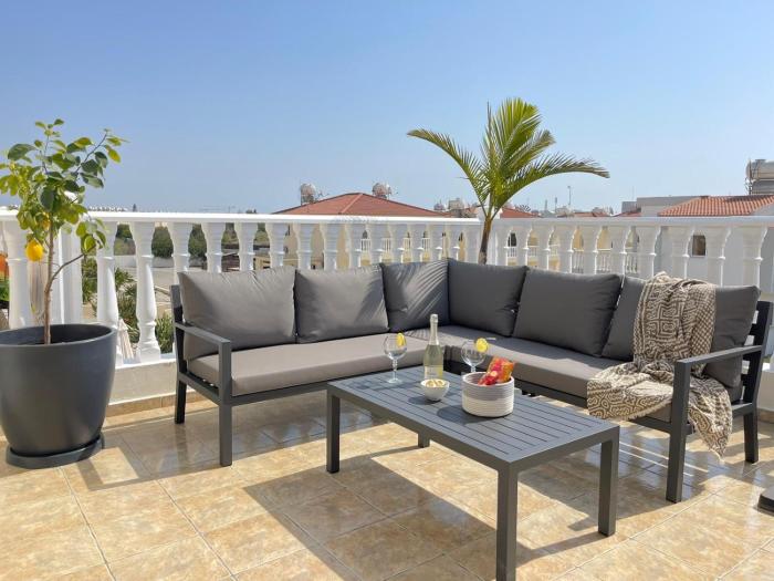 Star Apt in front Nissi whit Sea View