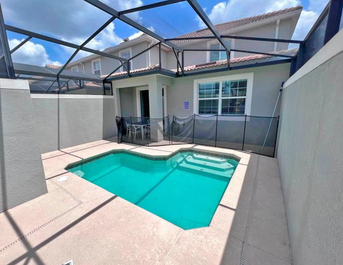 Spacious 5BR Villa w Private Pool Near Disney & Orlando!