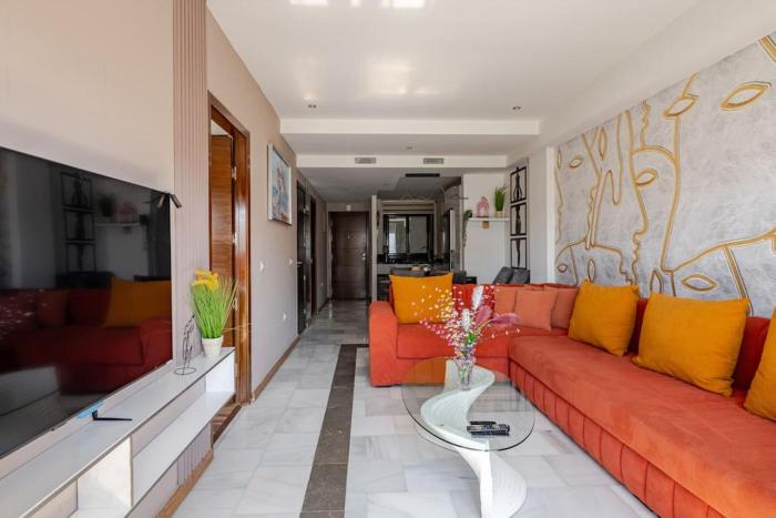 Sunny 2 BR Suite & Terrace - TGV and Marina Access