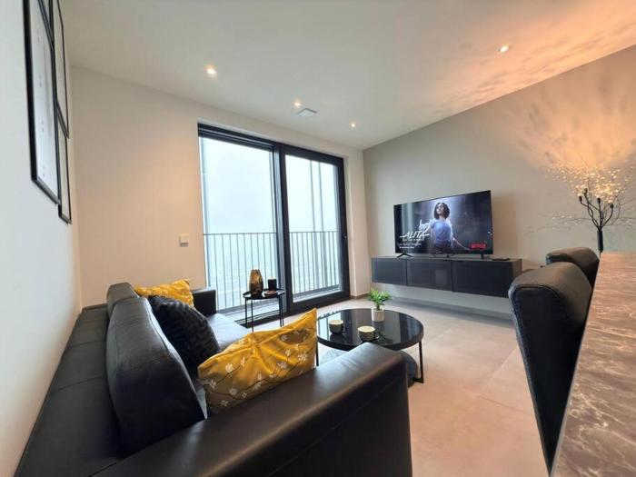 Charming one bedroom flat with terrace-BELV1