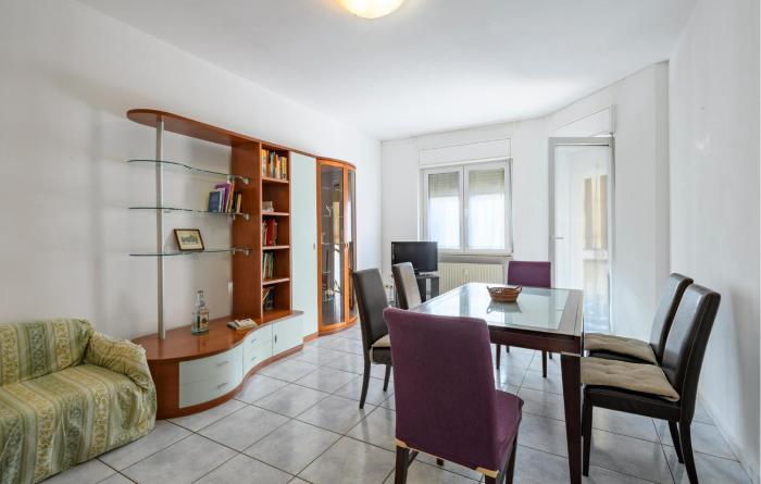 3 Bedroom Cozy Apartment In Pescara