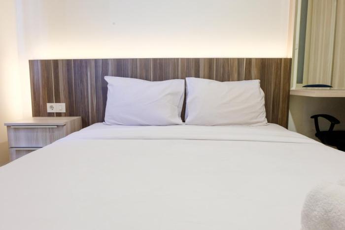 Strategic and Comfortable 1BR Apartment at Parahyangan Residence By Travelio