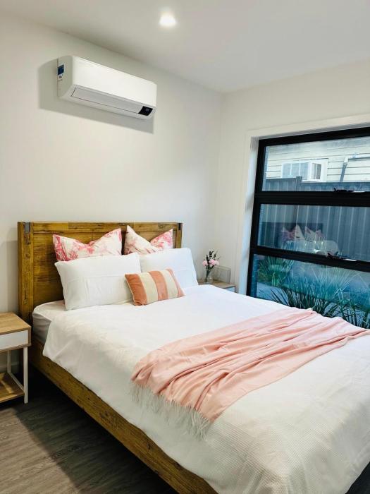 Long-Term Stays-2BR Townhouse on Bell Street, Preston, Central & Near Tram, pets welcome