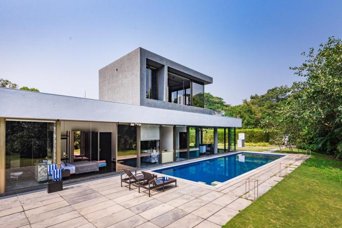 SaffronStays Glasshouse 91 - 4BR luxury villa with pool, art installations, lawns & outdoor dining