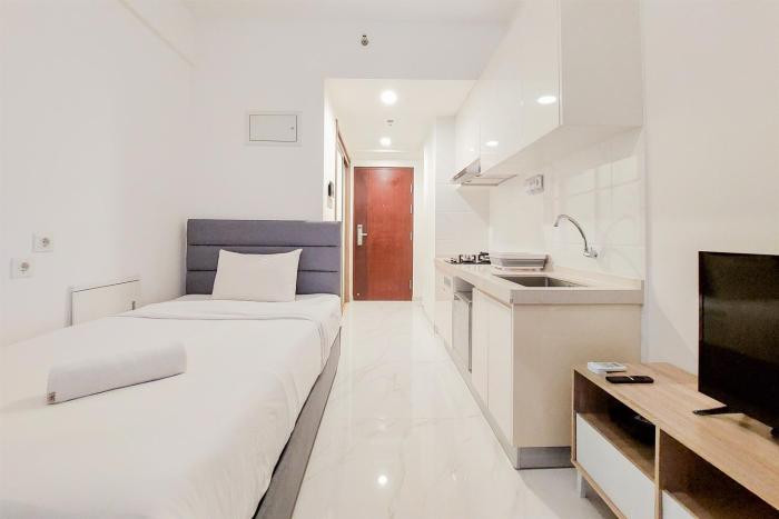 Great Deal and Comfortable Studio at Sky House BSD Apartment By Travelio