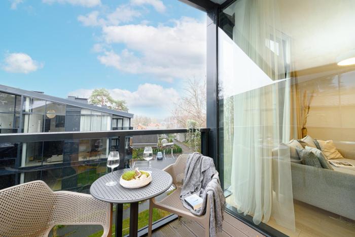 2BD Apt w-Balcony, AC I Parking inc I next to the River and Forest I ᴄᴏʜᴏsᴛ