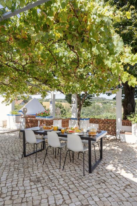 Arneiro Garden House - Country Retreat with BioPool