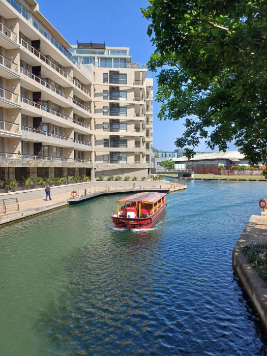Birds-eye canal view - Walk to CTICC and V&A Waterfront!