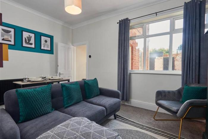 Cosy 3-Bedroom House With Street Parking