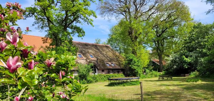 Sfeervolle groepsaccommodatie met hottub in natuurgebied