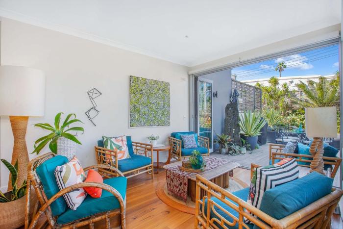 Clovelly Beach Escape - Walk to Beach - AC and Parking included