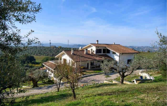 Amazing Apartment In Moscufo With Wifi