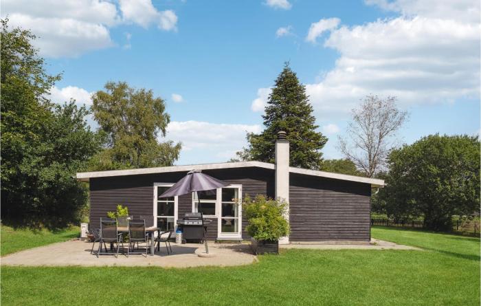 Gorgeous Home In Rønde With Kitchen