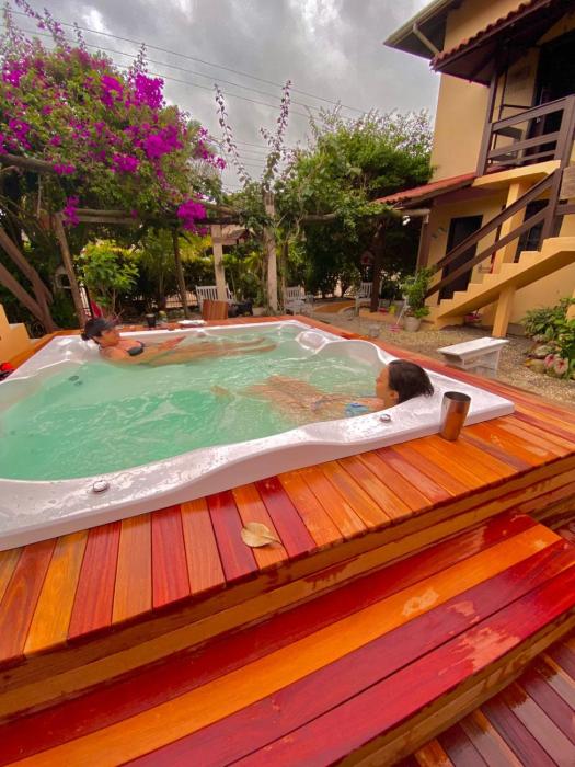 7 - Apartamento com jacuzzi para até 05 pessoas em Bombas