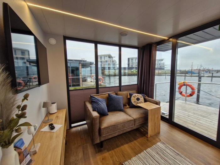 Hausboot Fjord Cirrus Solarboot mit Biosauna in Wendtorf