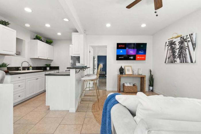 PB 1BR BOHO with Parking, AC, and Large Patio