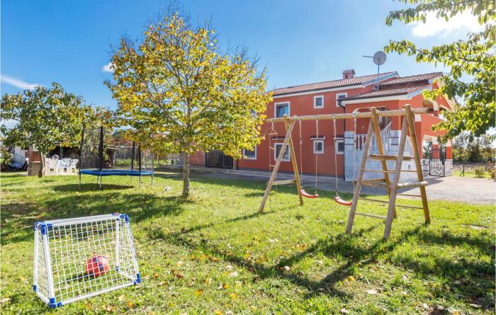 3 Bedroom Gorgeous Apartment In Pula