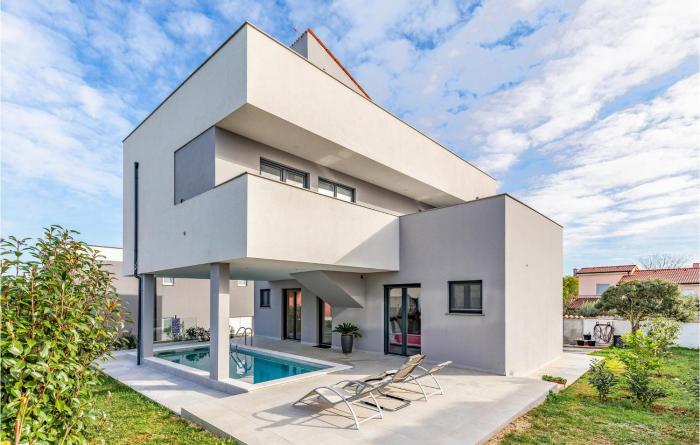 Beach Front Home In Volme