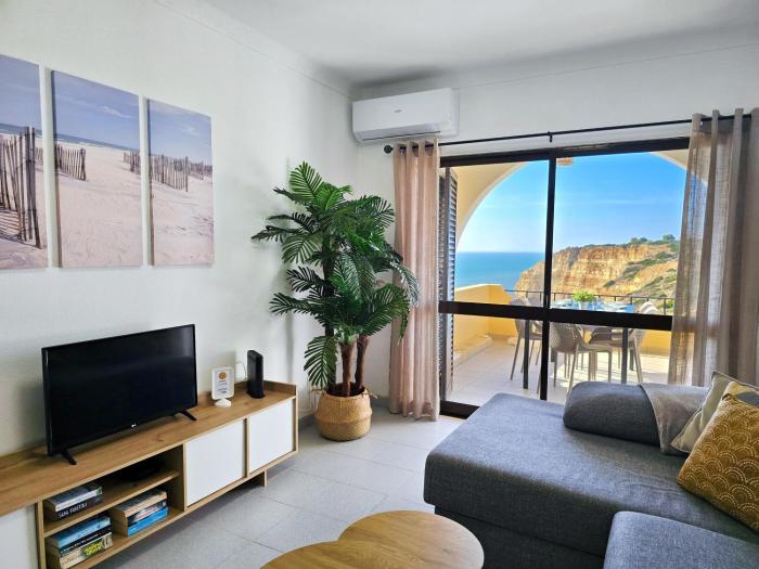 GOLDEN SUN - Sunny Balcony, Sea View, Beach, AC