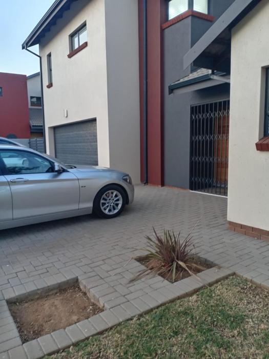 Luxury Escape OR Tambo International