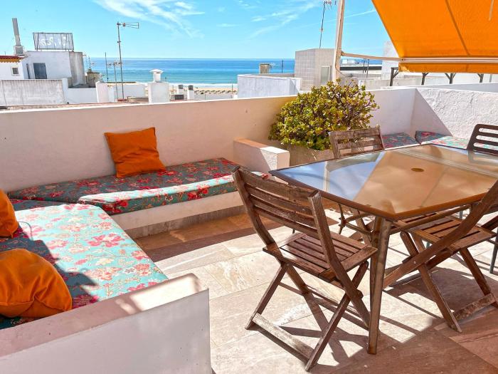 Baluarte Conil town house with roof terrace and sea view in Barrio de los Pescadores