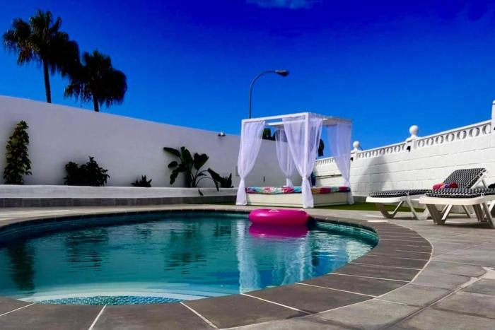 Villa Sueño Azul With a heated swimming pool