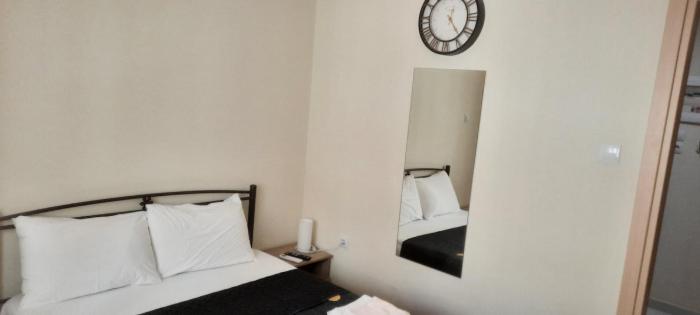 Livias Room To Ampelokipi metro Airport line