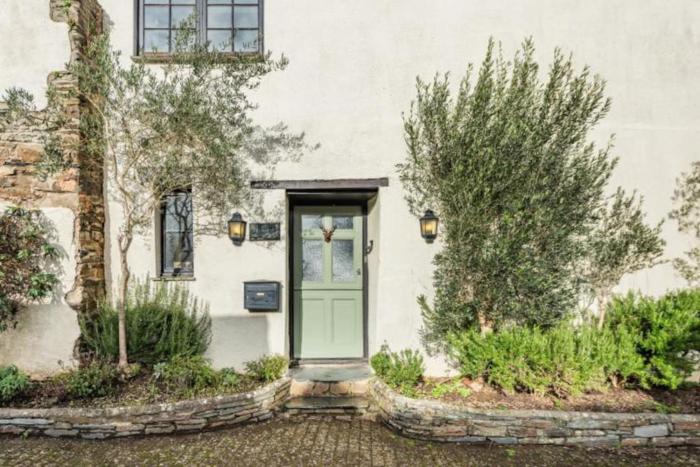 Charming And Cosy Town Farmhouse