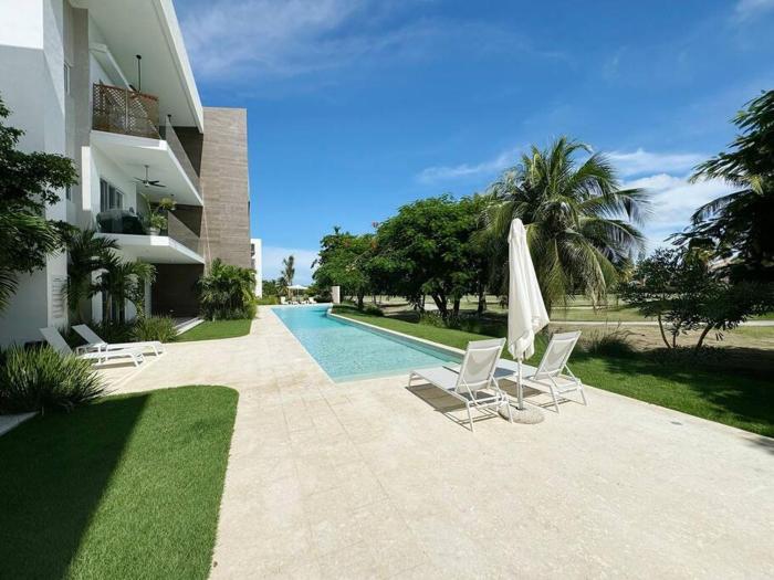 Peaceful haven overlooking the golf course