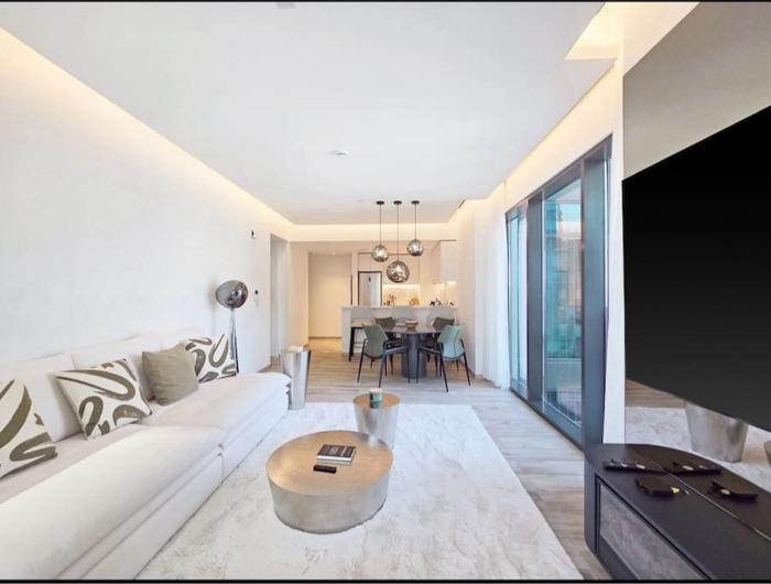 FIRST CLASS 1BR Charming City