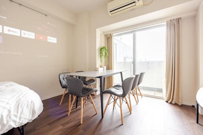 駅徒歩5分 10階 同建物に3部屋有 徒歩1分にスーパーとコンビニ 新宿渋谷に直通