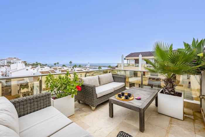 2218-Duplex Penthouse first line beach with sea view Manilva