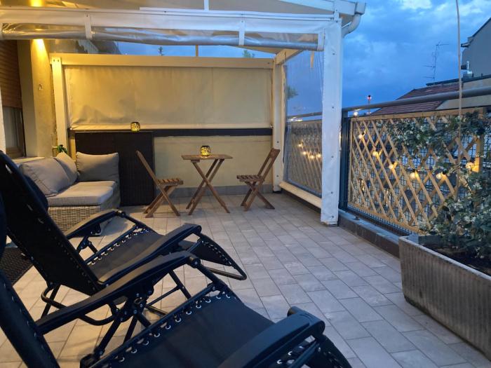 Monolocale con ampio terrazzo
