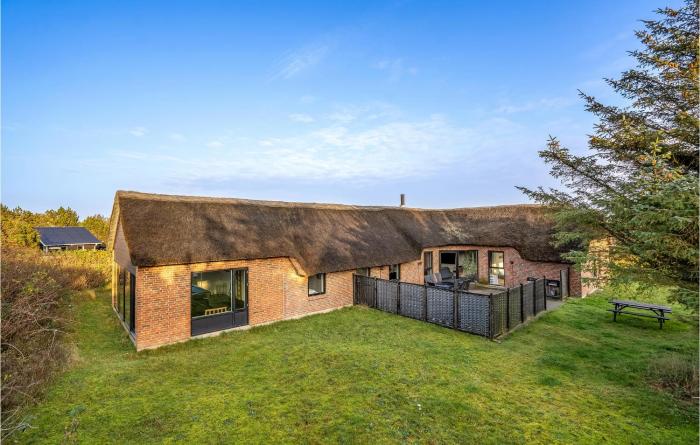 7 Bedroom Beautiful Home In Ringkøbing