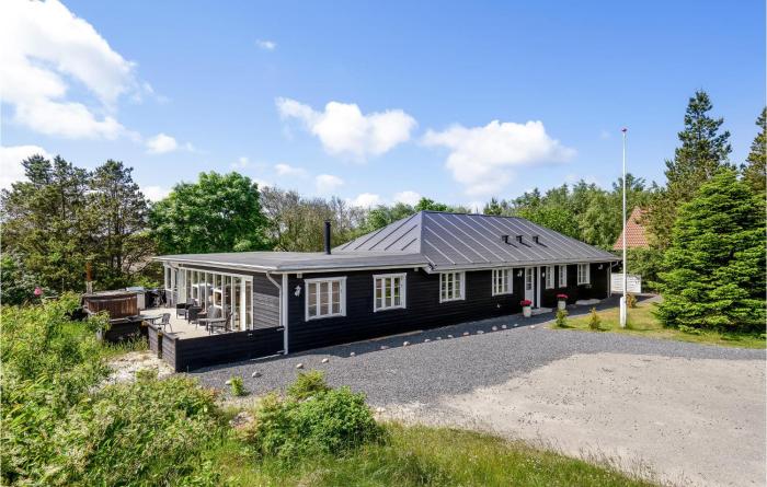 Eight-Bedroom Holiday Home In Norre Nebel