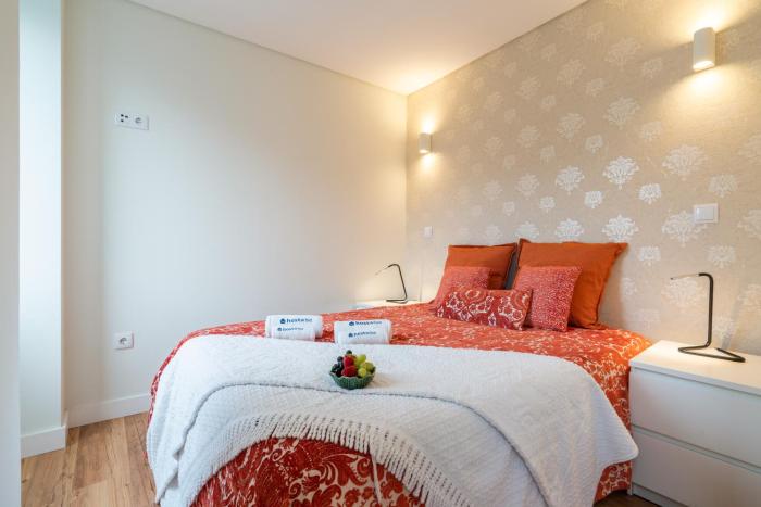 Host Wise - Large Colourful Flats - Ace Location