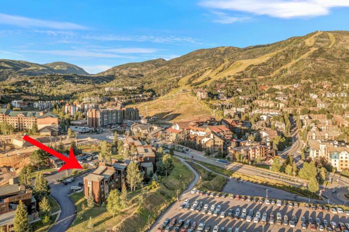 The West 3324 Updated 2 Bedroom Plus Loft with Easy Walk to Gondolas, Views, Amenities