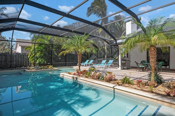 Agave Sun! Modern, tropical pool home just off Anna Maria Island!