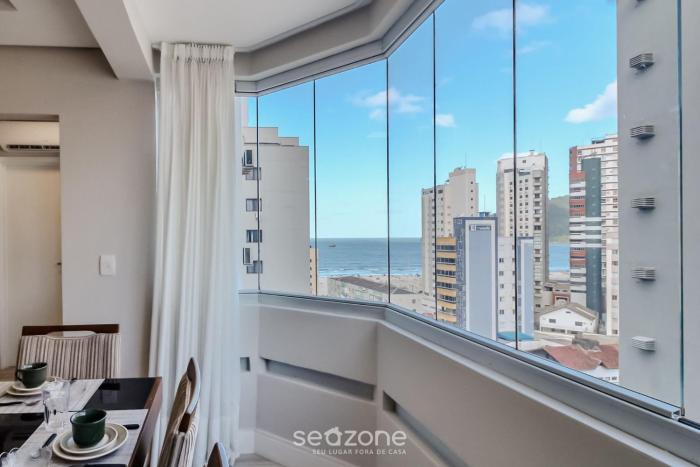 Apto vista mar a 200m do mar c 2 qts BC EBC0603