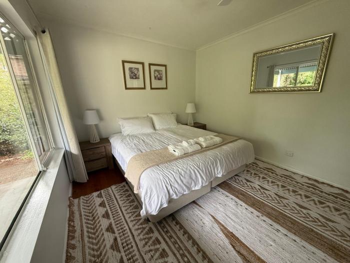 Pen-Y-Pont 4 bedroom riverfront retreat with cottage charm