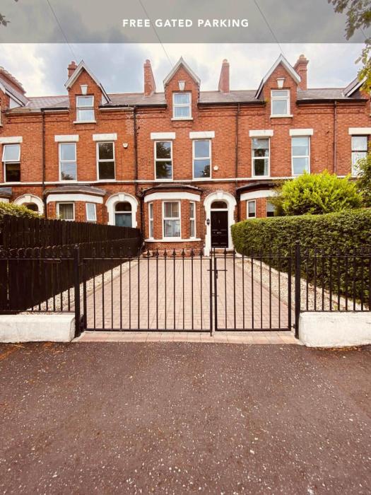 4BR Spacious Home- 5 Mins to City- Free Secure Parking