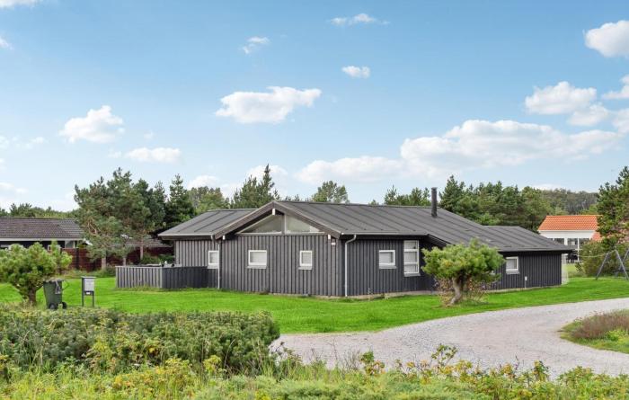 Stunning Home In Glesborg With Kitchen