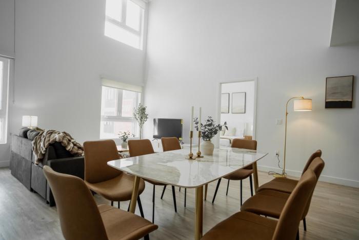 Chic Urban Retreat in Heart of LA, 2 Bedroom and 1 Loft