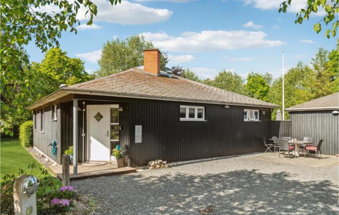 Three-Bedroom Holiday Home In Grenaa