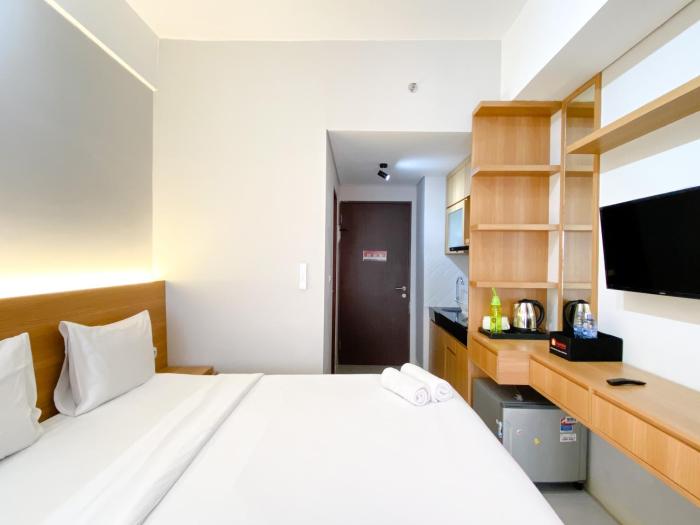 Homey and Best Deal Studio at Apartment Transpark Juanda Bekasi Timur By Travelio