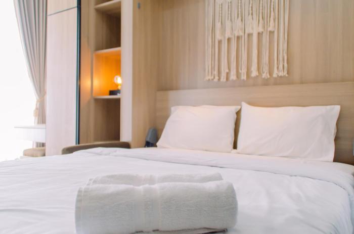 Nice and Fancy Studio at Transpark Bintaro Apartment By Travelio